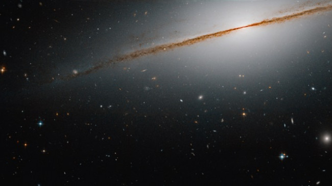 Teleskopi Hapësinor Hubble fotografoi galaktikën 'Little Sombrero'