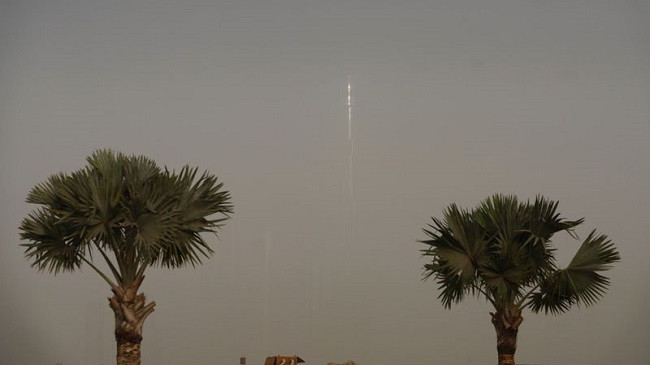 Stuhia e rërës ‘zhduk’ Burj Khalifan e Dubait