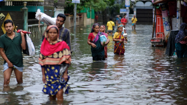 68 të vdekur nga përmbytjet në Bangladesh