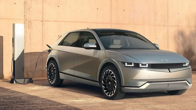 Çfarë pritet të ndodhë me shitjen e veturave elektrike deri në vitin 2028?