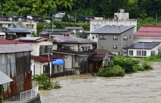 Japoni, urdhërohet evakuimi i mbi 100 mijë njerëzve për shkak të reshjeve intensive