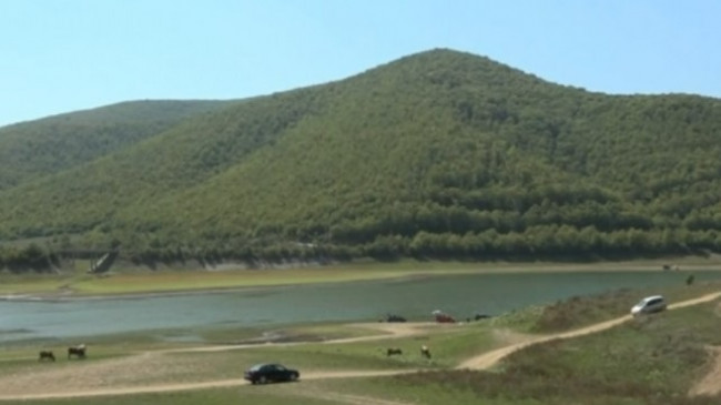 Vazhdon të bie niveli i ujit në liqenin e Badovcit nga mungesa e reshjeve të shiut