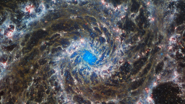 NASA publikon një imazh të ri mahnitës të Galaksisë Fantom (Phantom Galaxy)