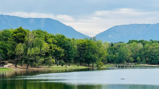 Javë me diell dhe vranësira në Shqipëri