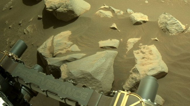 Mostrat e shkëmbinjve të marra nga roveri i NASA-s në Mars do të studiohen për shenja jete
