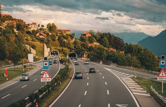 Zvicra debaton kufirin e shpejtësisë në autostrada në 80 km/h për të kursyer energji