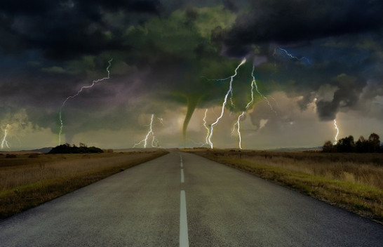 Çfarë e shkakton një tornado?