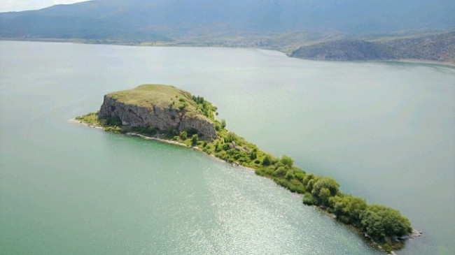 Ishulli i Maligradit - Një mrekulli mes liqenit të Prespës së Madhe