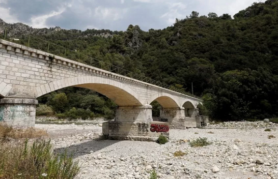 Francë, nga 94 rajone të rrezikuara nga thatësira 42 në janë në gjendje kritike