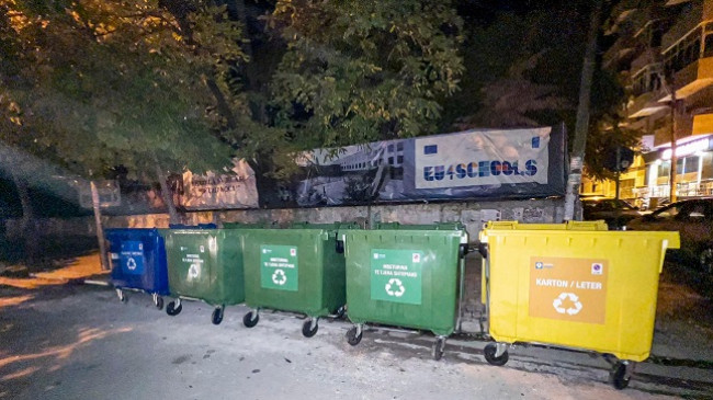 Në Durrës vendosen kosha për ndarjen e mbeturinave