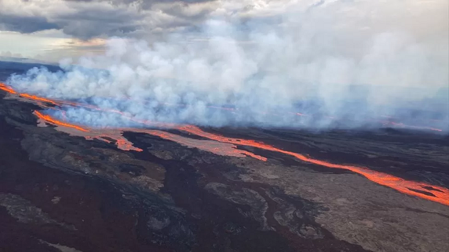 Mauna Loa: Vullkani më i madh aktiv në botë shpërthen në Hawai