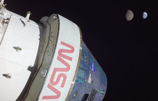 Kapsula Orion kap fotografinë mahnitëse të Hënës dhe Tokës