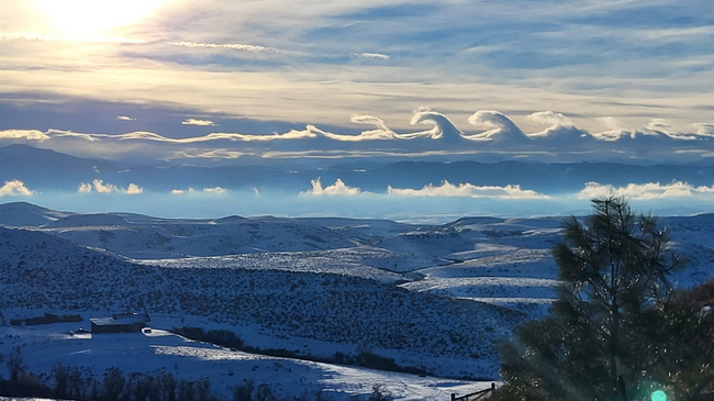 Retë e rralla me valë mahnitin vëzhguesit e qiellit në SHBA