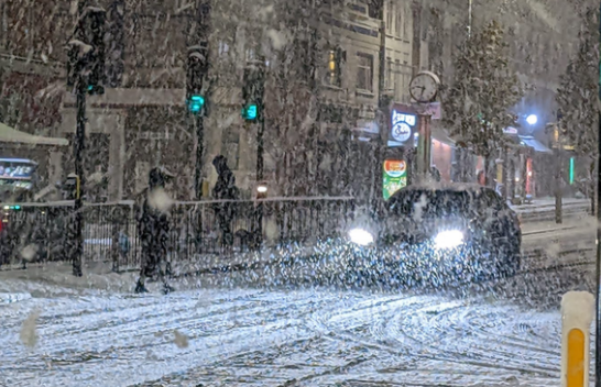 I ftohti polar godet Evropën, një tjetër viktimë në Britaninë e Madhe, probleme edhe në Francë