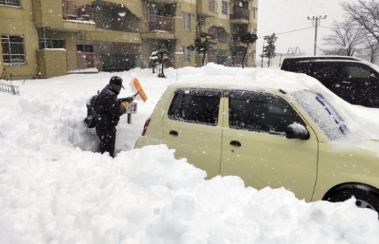 Rritet në 14 numri i të vdekurve nga reshjet e dendura të borës në Japoni