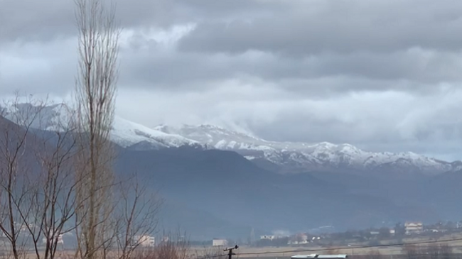 Malet e Dibrës mbulohen nga bora