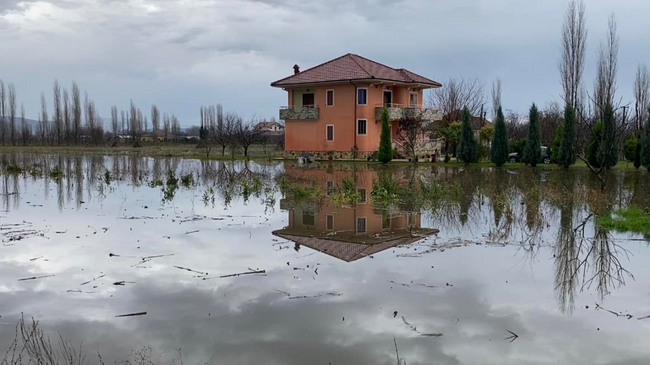 Paralajmërohet për përmbytje dhe rrëshqitje dherash në Shqipëri
