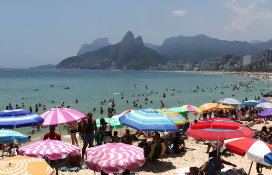Brazili regjistron ditët më të nxehta të verës, plazhet plot vizitorë