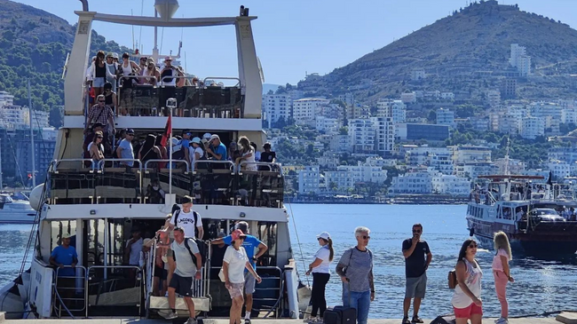 7.5 milion turistë të huaj hynë në Shqipëri gjatë vitit 2022