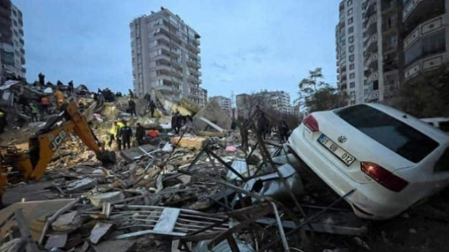 76 persona kanë humbur jetën dhe 440 të tjerë janë lënduar nga tërmeti i fuqishëm në Turqi