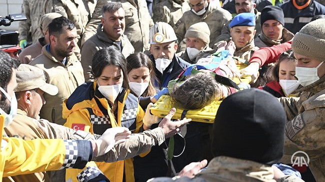 Mrekullitë vazhdojnë, dy fëmijë nxirren të gjallë pas shtatë ditësh nga rrënojat e tërmetit në Turqi