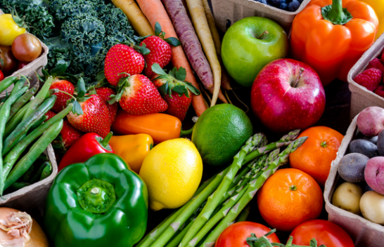 Lista e frutave dhe perimeve që përmbajnë më shumë pesticide