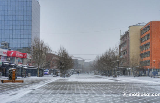 Javë me mot dimëror, reshje shiu e bore