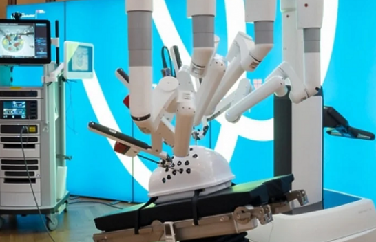 Vjenë: Robotët do të zëvendësojnë pjesërisht kirurgët, së shpejti operacioni i parë robotik