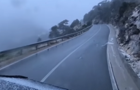 Borë, mjegull në Llogara të Shqipërisë