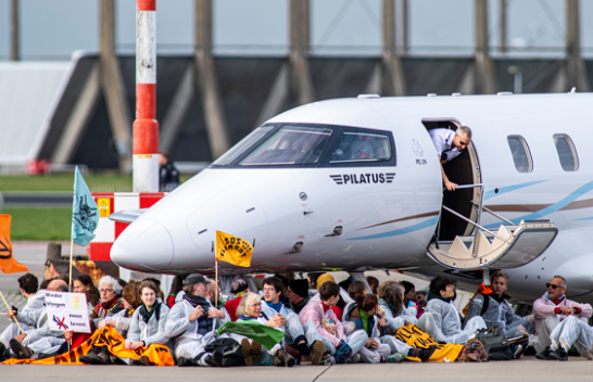 Amsterdami ndalon aeroplanët privatë dhe fluturimet e natës