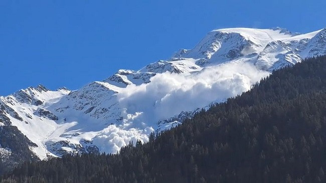 Ortek në Alpet franceze, vdesin katër alpinistë
