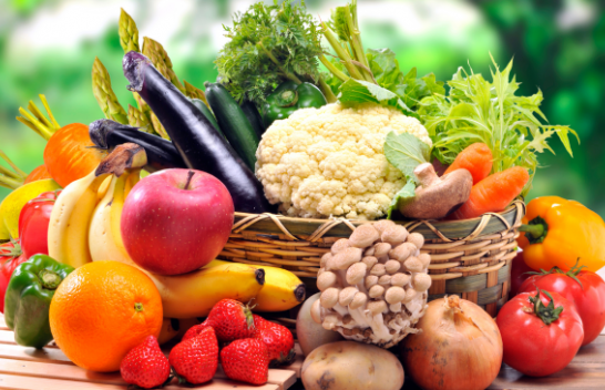 Këto fruta dhe perime kanë më shumë pesticide