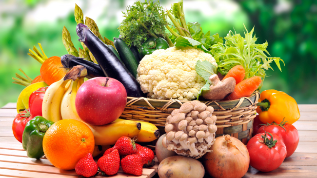 Këto fruta dhe perime kanë më shumë pesticide