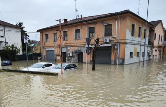 Reshjet e shiut dhe vërshimet shkaktojnë pasoja të rënda në Itali