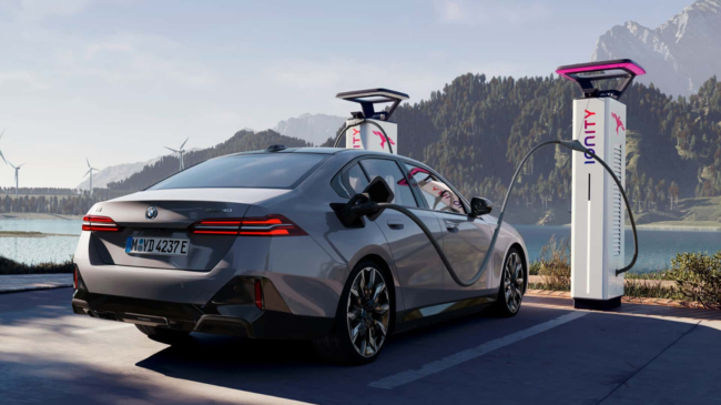 BMW prezantoi serinë e re 5: E disponueshme si model elektrik për herë të parë