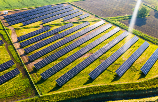 IEA: Kapaciteti global i burimeve të rinovueshme me rritje rekorde këtë vit, të udhëhequr nga energjia diellore