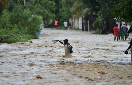 Dhjetëra të vdekur e të zhdukur nga përmbytjet dhe rrëshqitjet e dheut në Haiti
