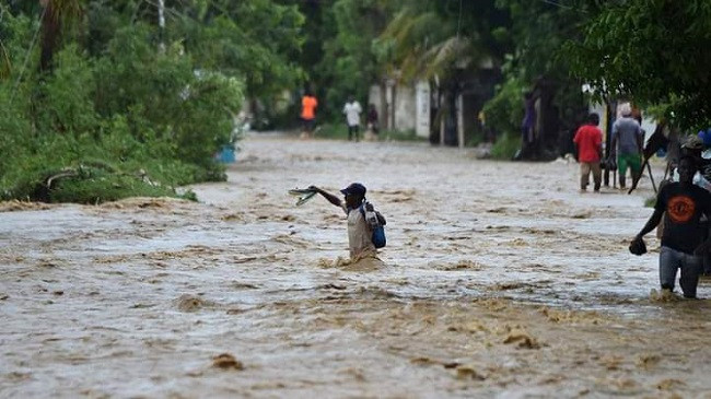 Dhjetëra të vdekur e të zhdukur nga përmbytjet dhe rrëshqitjet e dheut në Haiti