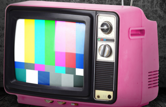 Për çfarë shërbenin format shumëngjyrëshe që shfaqeshin në televizorët e vjetër?
