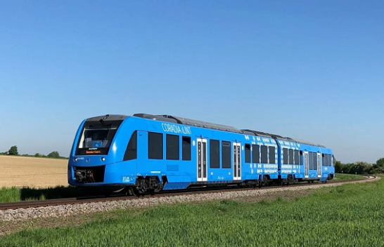Treni i parë me hidrogjen fillon të funksionojë në shtet