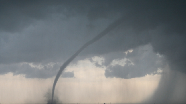 Pamje dramatike nga Italia/ ‘Çmendet’ moti, tornado merr gjithçka përpara/ VIDEO