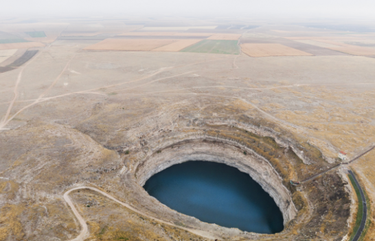 Formimi i gropave në Konya të Turqisë në rritje