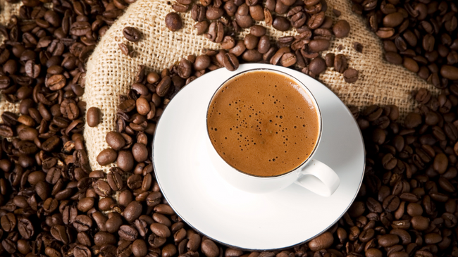 PIJA E PREFERUAR/ A e dini se çfarë ndodh me trupin tuaj nëse pini kafe çdo ditë?