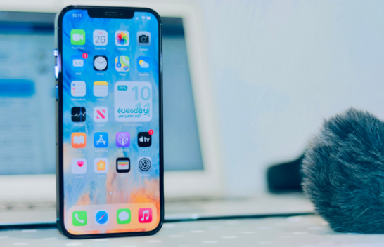 Apple po përgatit softuer që do të zgjidhë problemin e rrezatimit të iPhone 12