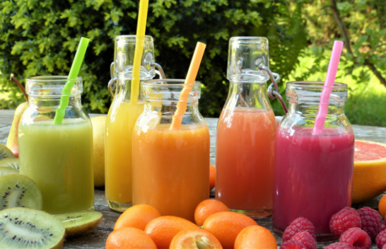 Një pije që konsiderohet e shëndetshme në fakt shkakton inflamacion dhe yndyrë në bark