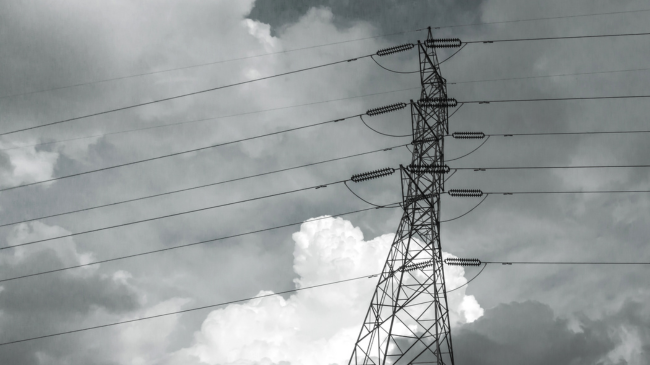 Dhjetëra fshatra pa energji elektrike në juglindje të Shqipërisë nga moti i ligë