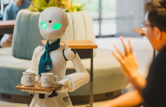 Në këtë vend të gjithë kamerierët janë robotë