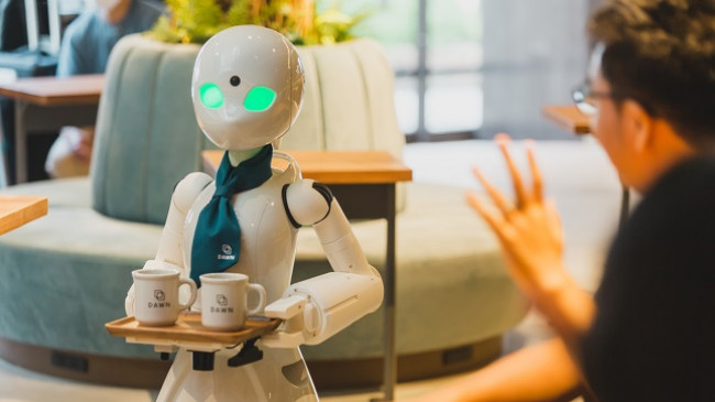 Në këtë vend të gjithë kamerierët janë robotë