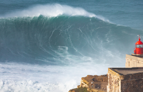 Valët përbindëshe në Nazare të Portugalisë