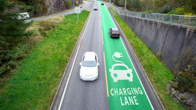 Në këtë vend të Evropës po ndërtohet rruga që do të mbushë veturat elektrike gjatë vozitjes